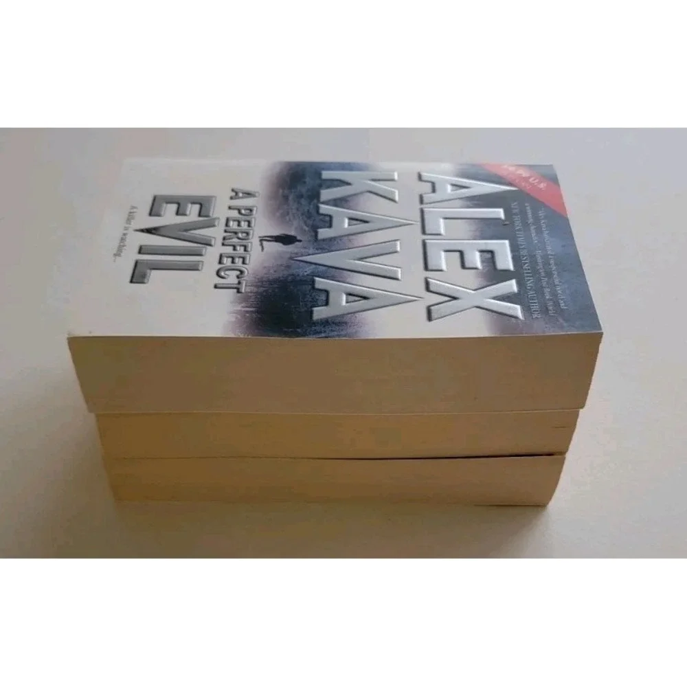 3 Alex Kava Paperback Books A Perfect Evil Split Second At The Stroke Of Madness